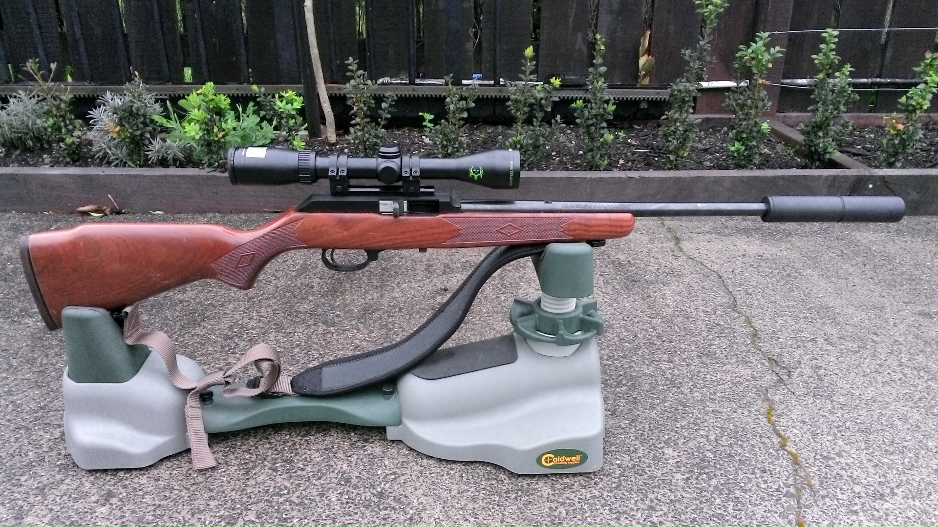 Name:  Marlin 922M .22WMR Semi-Auto Blued Wood Bushnell Elite 3200  3-9x40 DOA250 MAE 22WMSTB Suppresso.JPG
Views: 432
Size:  747.3 KB