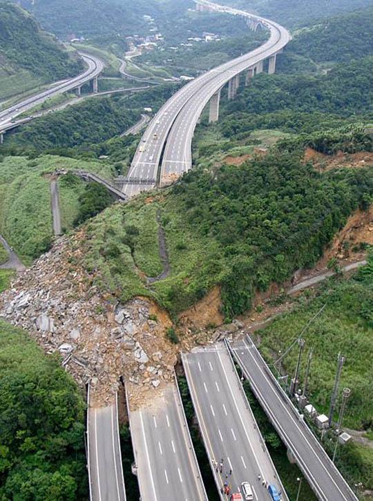 Name:  world_biggest_landslides_2.jpg
Views: 793
Size:  108.5 KB