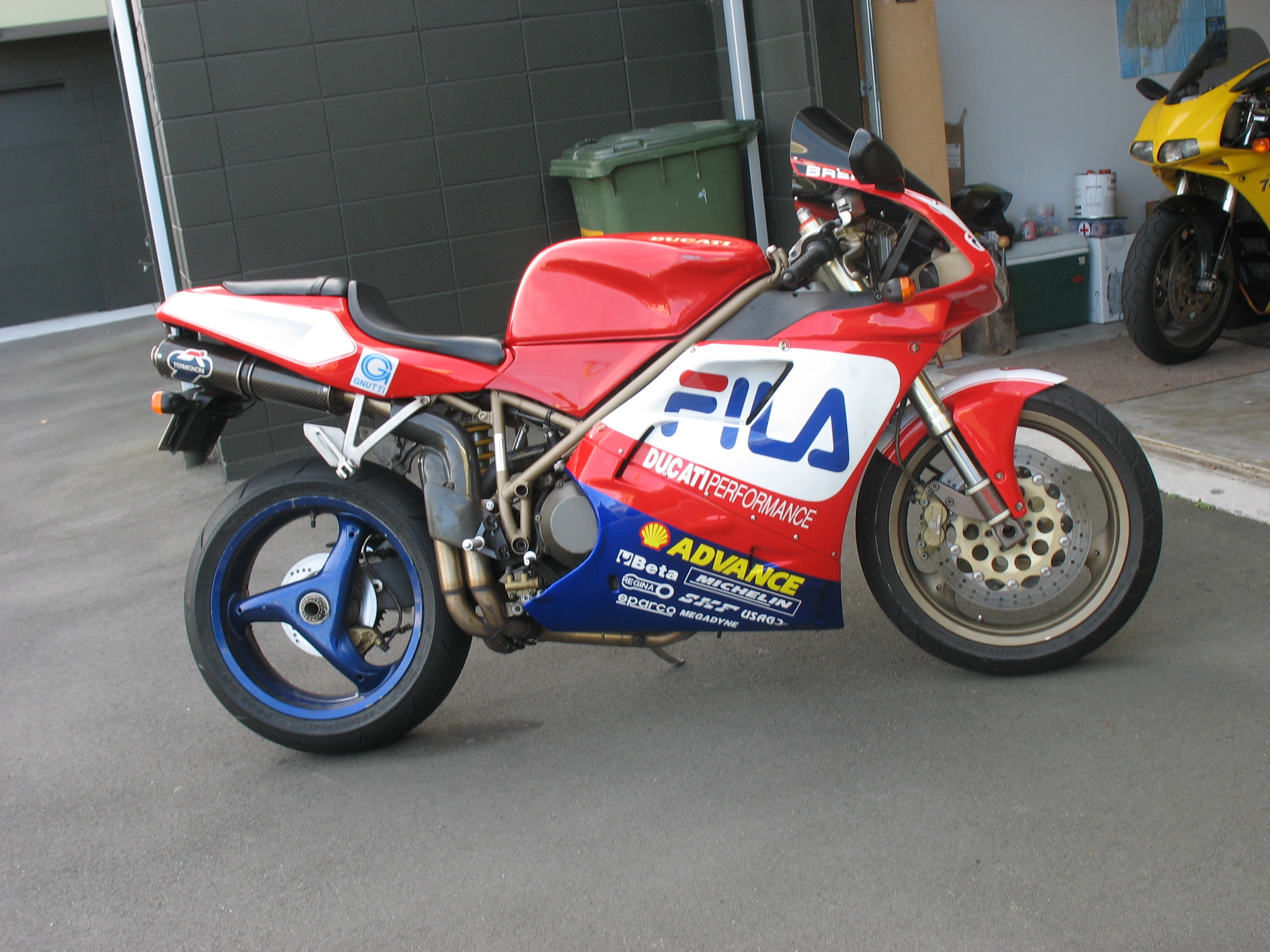 Name:  916 Fila in garage.JPG
Views: 362
Size:  1.21 MB