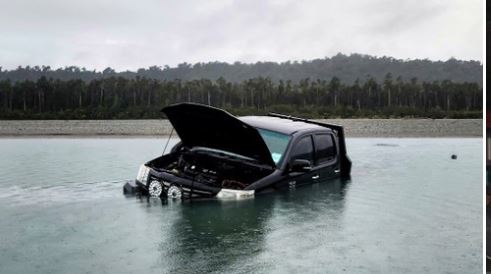 Name:  wet hilux.JPG
Views: 118
Size:  21.2 KB