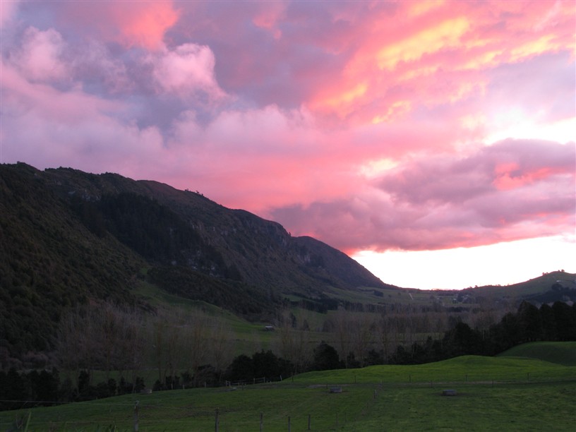 Name:  Paeroa Range.jpg
Views: 362
Size:  74.0 KB