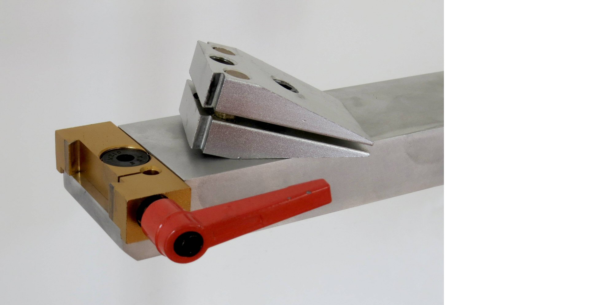 Name:  5.  REDUCED sharpener mk2, clamp & bracket.jpg
Views: 421
Size:  126.8 KB