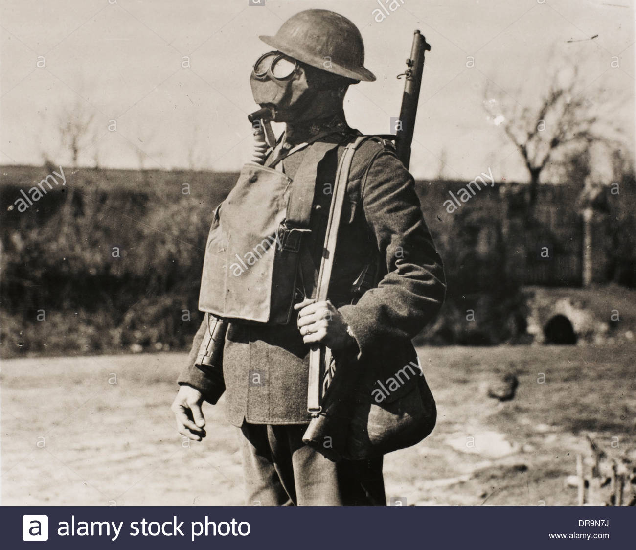 Name:  soldier-wearing-gas-mask-1918-DR9N7J.jpg
Views: 365
Size:  154.6 KB